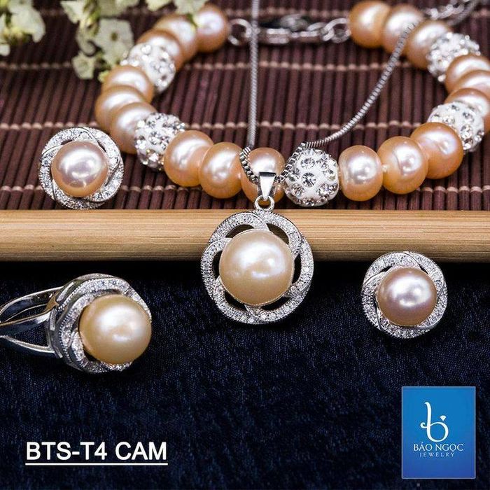 Không gian trưng bày sang trọng tại Bảo Ngọc Jewelry
