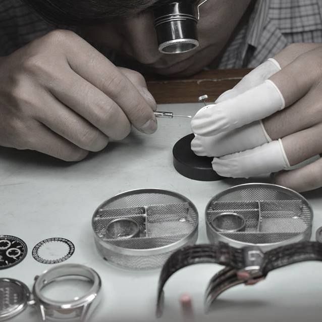 Quy trình thay pin chuẩn Thụy Sĩ tại WatchCare