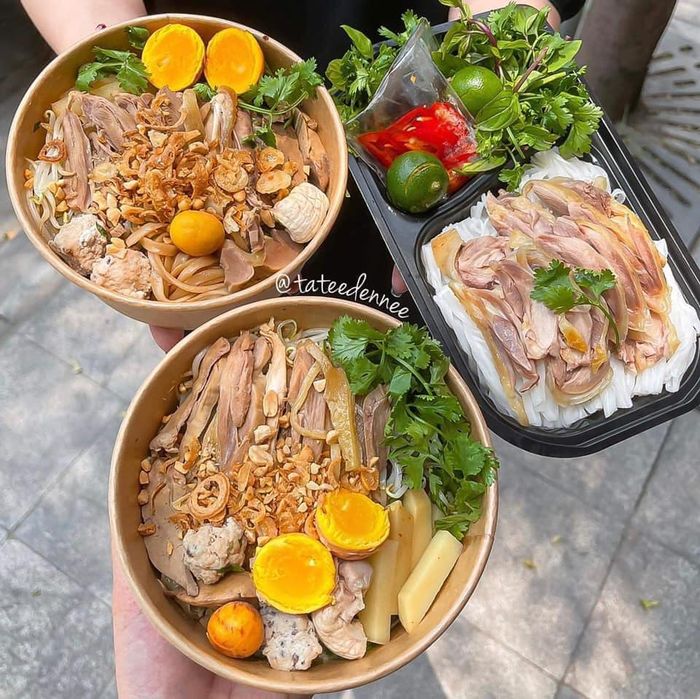 Tô phở trộn chị Thuý vàng ươm hấp dẫn - Ảnh 1