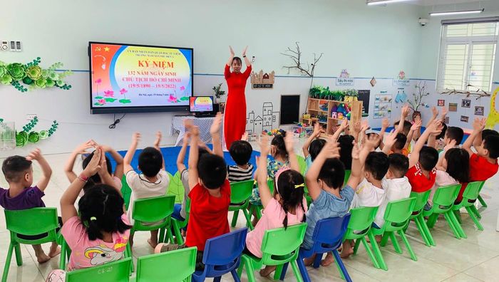 Hình ảnh đáng yêu về các hoạt động vui chơi ngoài trời của bé tại Trường Mầm non Phú Diễn A