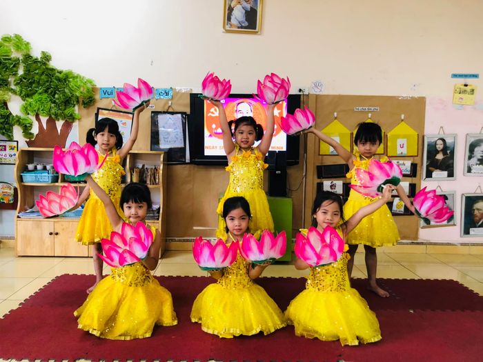 Khoảnh khắc đáng nhớ tại Trường Mầm Non B Xã Thanh Liệt - Các bé hào hứng tham gia hoạt động ngoài trời trong khuôn viên xanh mát
