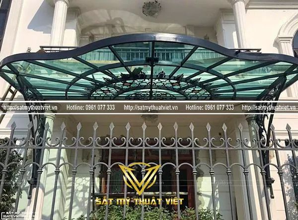 Tinh hoa sắt mỹ thuật - Ảnh 2: Cổng sắt hoa văn tinh xảo, kết tinh từ bàn tay nghệ nhân