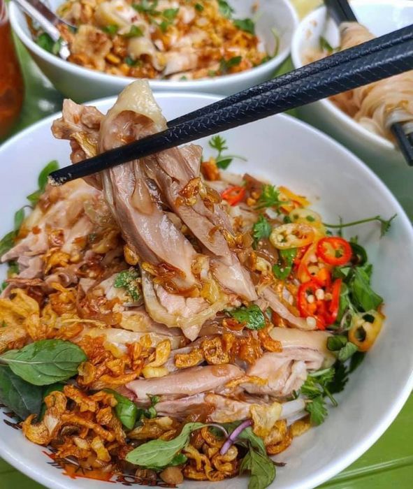 Tô phở trộn vàng ươm hấp dẫn tại Phở Mẩu - Ảnh 2