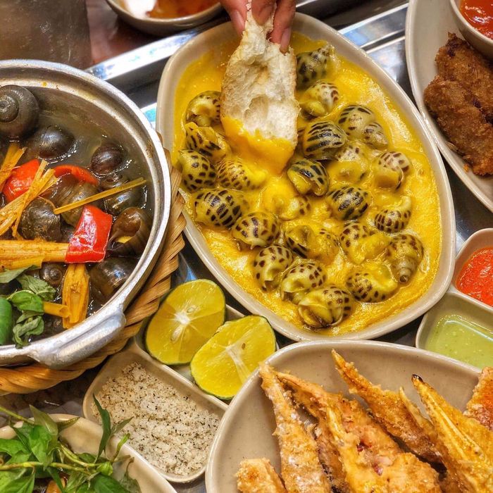 Không gian ấm cúng và món ngon tại Ốc Tô Sài Gòn