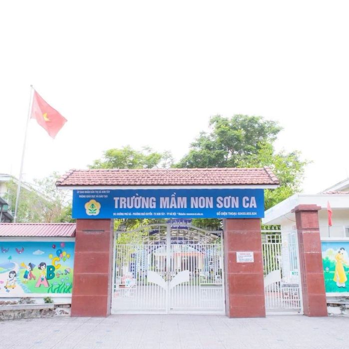 Hình ảnh đầu tiên về Trường Mầm non Sơn Ca - nơi lưu giữ những khoảnh khắc đáng yêu của bé trong môi trường học tập đầy sáng tạo và hạnh phúc.