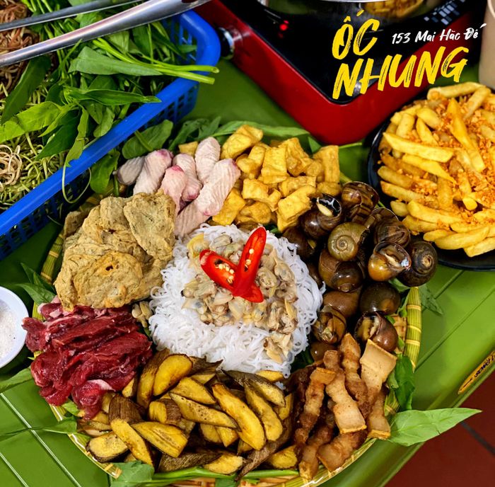 Không gian ấm cúng và món ngon đặc trưng tại Ốc Nhung - 153 Mai Hắc Đế