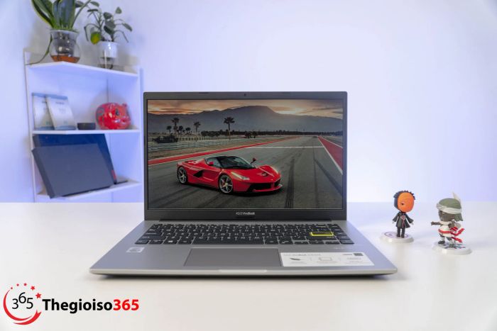 Thế Giới Số 365 – Hình ảnh cửa hàng hiện đại, trưng bày đa dạng sản phẩm laptop cao cấp.