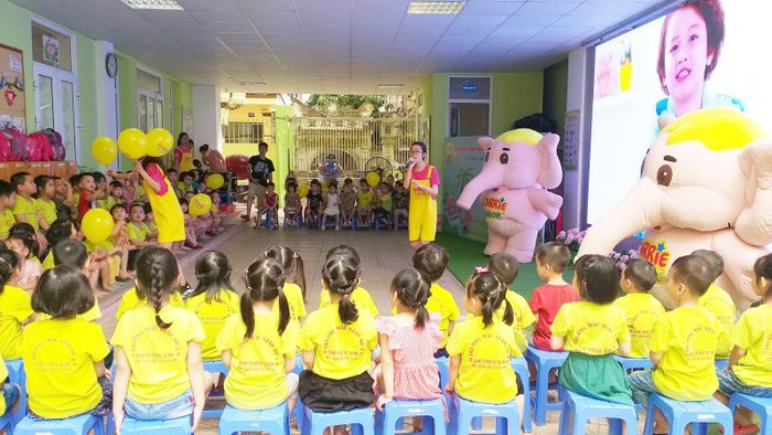 Khuôn viên xanh mát với khu vui chơi sáng tạo tại Trường Mẫu Giáo Số 5