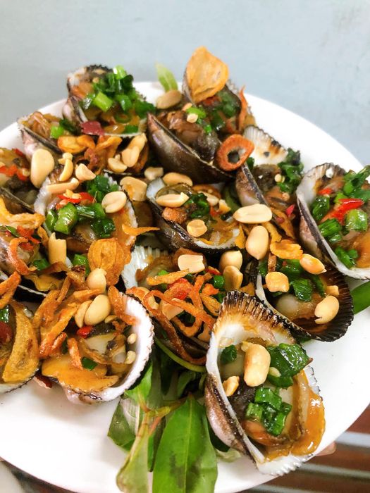 Hải sản tươi ngon giá bình dân - Bữa tiệc đại dương giữa lòng thành phố
