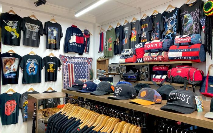 Bộ sưu tập đa văn hóa tại Hieu Secondhand