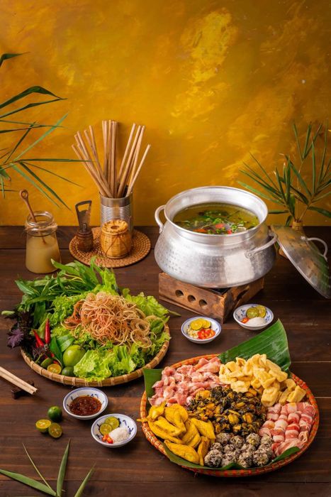 Hình ảnh nồi lẩu ốc thơm ngon đặc trưng tại Bà Điền