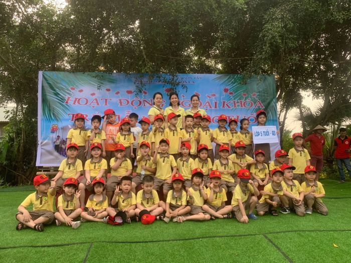 Bộ sưu tập hình ảnh thứ hai về Trường Mầm non Sơn Ca, phản ánh sinh động không gian học tập đầy màu sắc và các hoạt động ngoại khóa bổ ích.