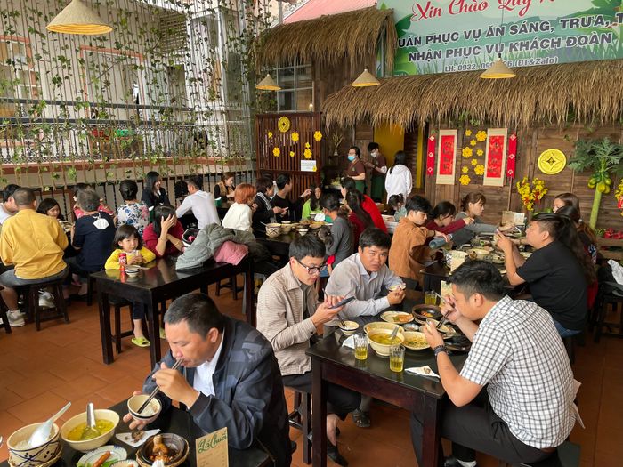 Cơm gia đình Lá Chuối – Hình ảnh ấm cúng và thân thương của những bữa cơm quê