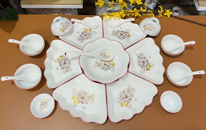 Hình ảnh bộ sưu tập gốm sứ đa dạng tại Thành Trung