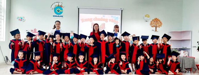 Hình ảnh ấn tượng về cơ sở vật chất hiện đại và không gian xanh tại Trường Mầm non Phú Diễn A