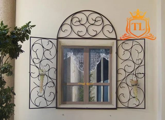 Tác phẩm nghệ thuật từ sắt - Ảnh 3: Cổng sắt uốn lượn như bức tranh thủy mặc
