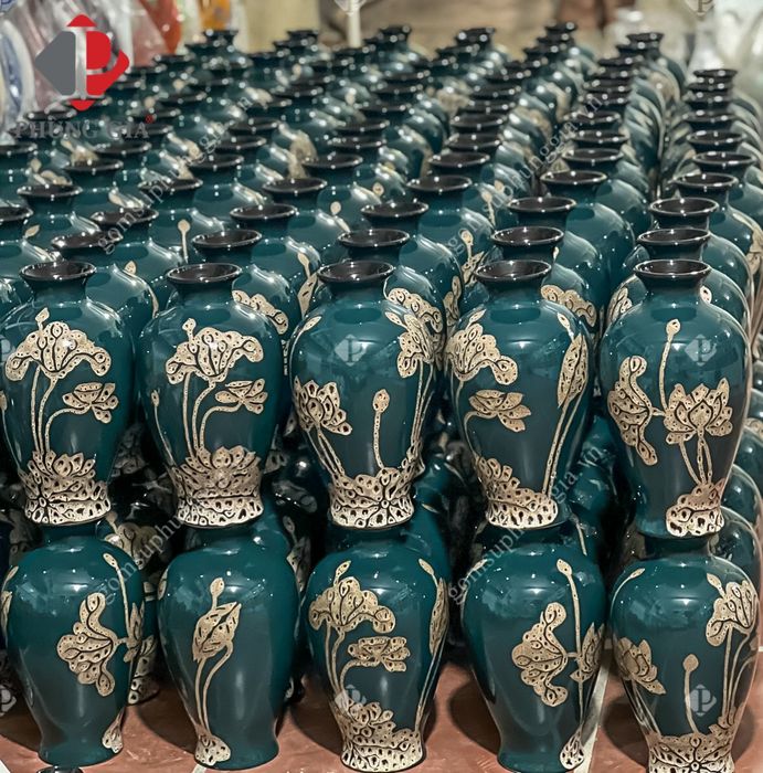 Không gian trưng bày tinh tế tại Gốm Sứ Phùng Gia