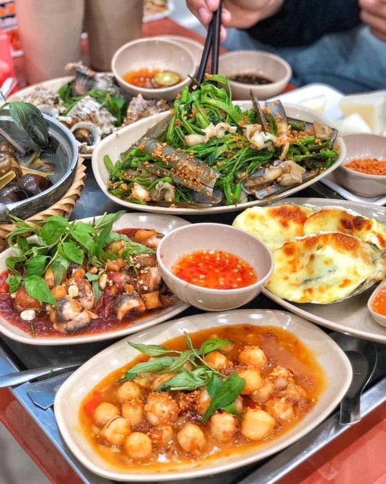 Không gian ấm cúng tại Ốc Tô Sài Gòn