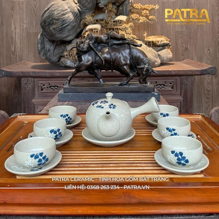 Hình ảnh không gian trưng bày ấm trà tại Patra Ceramic
