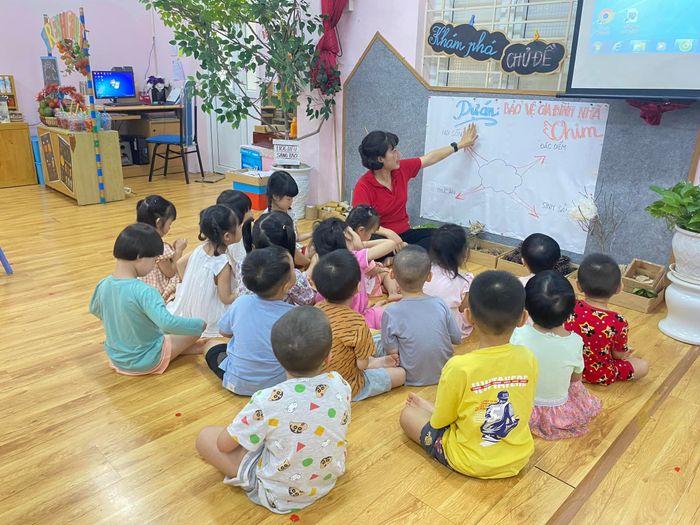 Ảnh 2 – Không gian học tập hiện đại và tràn ngập màu xanh tại Trường Mầm Non Việt Triều Hữu Nghị, nơi nuôi dưỡng tâm hồn trẻ thơ