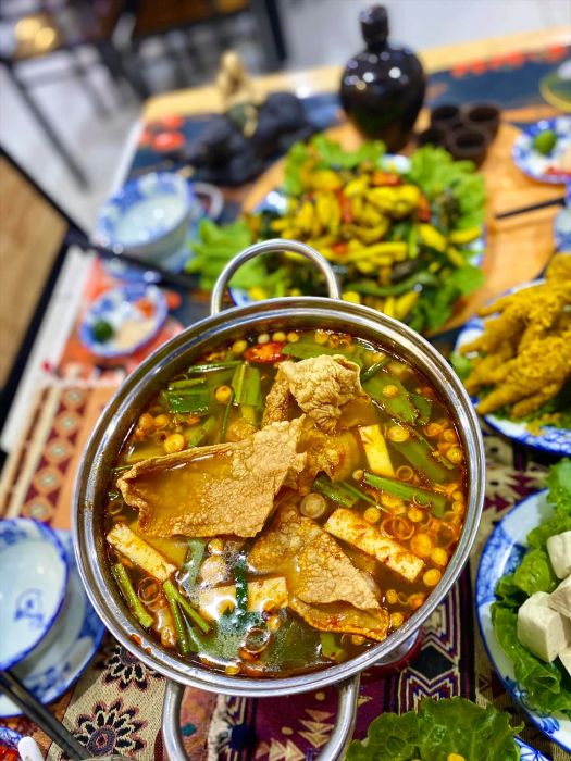 GÀ LÊ GIA - Nồi lẩu riêu cua bốc khói thơm nức mũi