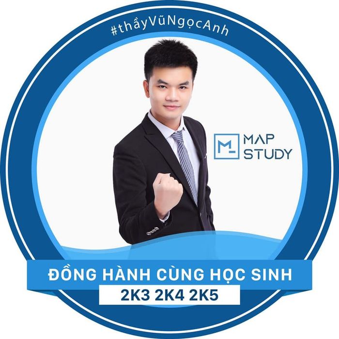 Hình ảnh thầy Vũ Ngọc Anh trong buổi giảng dạy đầy nhiệt huyết