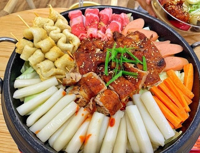 Tuyệt chiêu thưởng thức tokbokki chuẩn vị Hàn ngay giữa lòng Sài Gòn