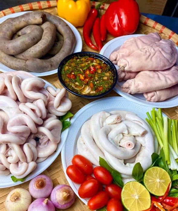Không gian ấm cúng với những món lòng đặc sản