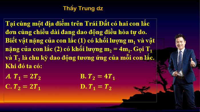 Hình ảnh thầy Kim Nhật Trung hướng dẫn học sinh giải đề thi