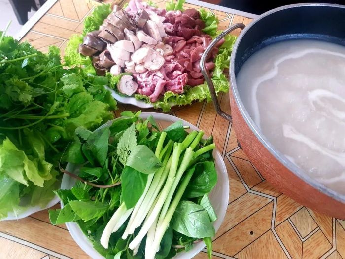 Không gian ấm cúng với món lòng đặc sản tại Ông Sơn Quán