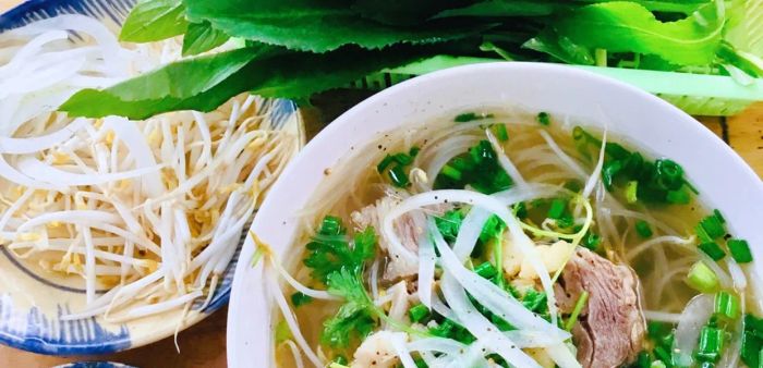 Không gian ấm cúng mang đậm chất Nha Trang tại quán