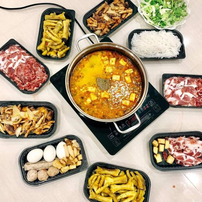 LẨU RIÊU CUA CÔ HÒA - Nồi lẩu nghi ngút khói với gạch cua vàng ươm