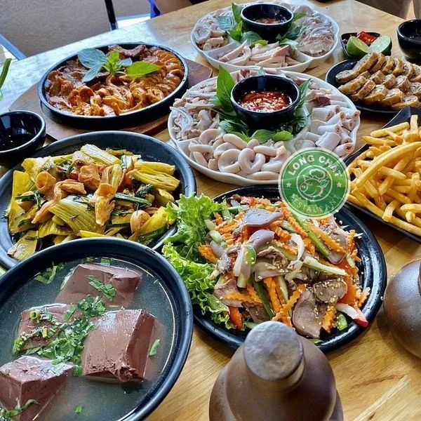Nồi lẩu cháo lòng đặc biệt thơm ngon tại Lòng Chát Quán