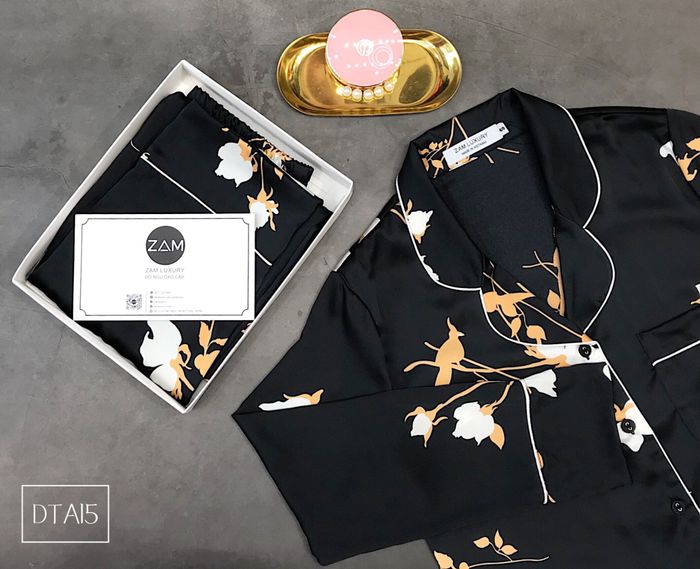 ZAM Luxury - Đồ ngủ cao cấp ảnh 2 - Nét đẹp mê hoặc từ chất liệu satin thượng hạng, phô diễn vóc dáng qua từng đường may tỉ mỉ.
