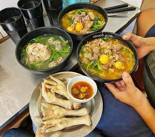 Không gian ấm cúng của Mỳ Chua Cay Phúc Tân