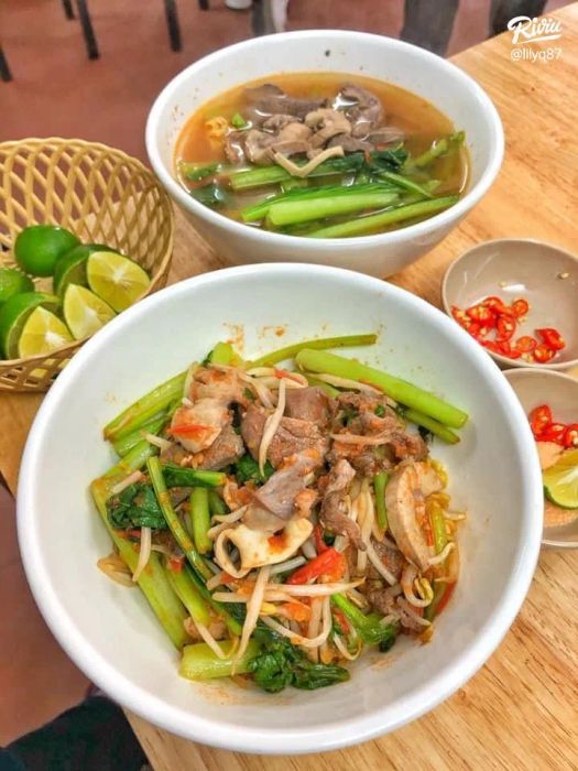 Không gian ấm cúng tại Mỳ Thập Cẩm QQ
