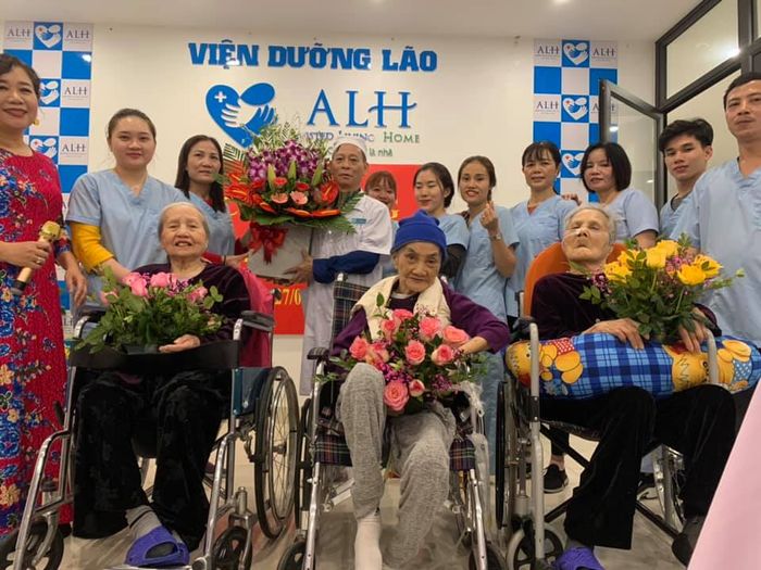 Khuôn viên xanh mát và tiện nghi tại ALH
