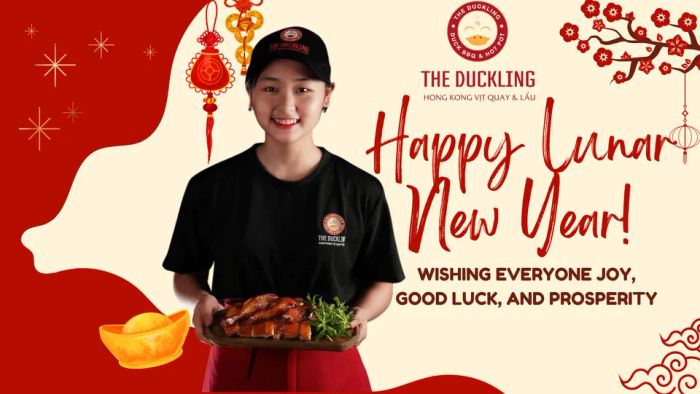 The Duckling - Hong Kong Vịt Quay & Lẩu ảnh 1 - Hình ảnh đầy mê hoặc về món vịt quay vàng óng, lớp da căng bóng phủ đều gia vị, tỏa hương thơm nức mũi.