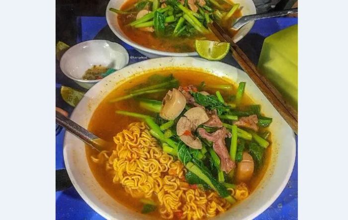 Không gian ấm cúng của Anh Linh Quán - Mì Gia Hàng Đẫy