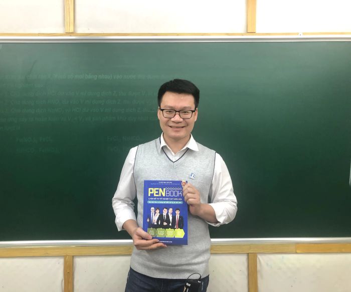 Hình ảnh thầy Vũ Khắc Ngọc trong giờ giảng