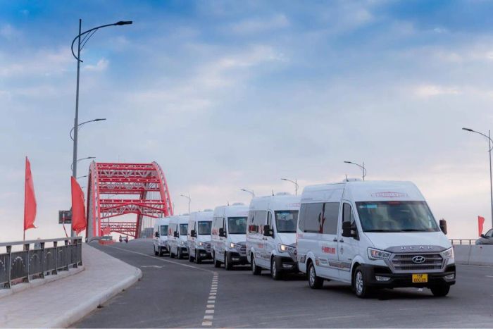 Hình ảnh đội xe hiện đại của nhà xe Hoàng Long