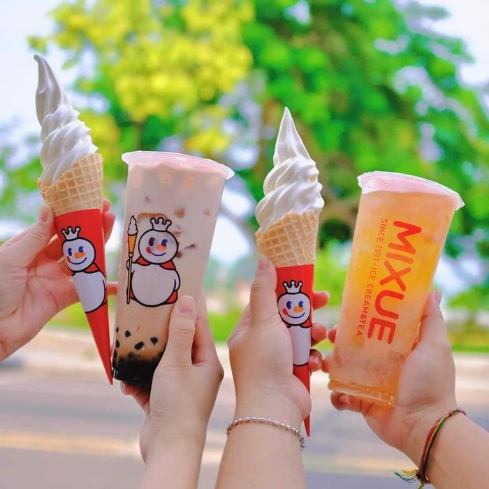 Hình ảnh những cây kem Mixue bắt mắt với giá siêu hấp dẫn