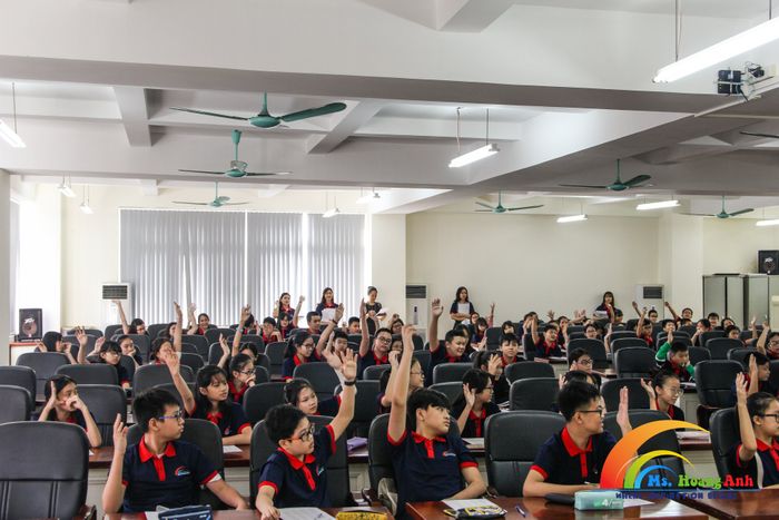 Luyện thi Tiếng Anh cùng Cô Hoàng Anh - Hình ảnh minh họa số 2