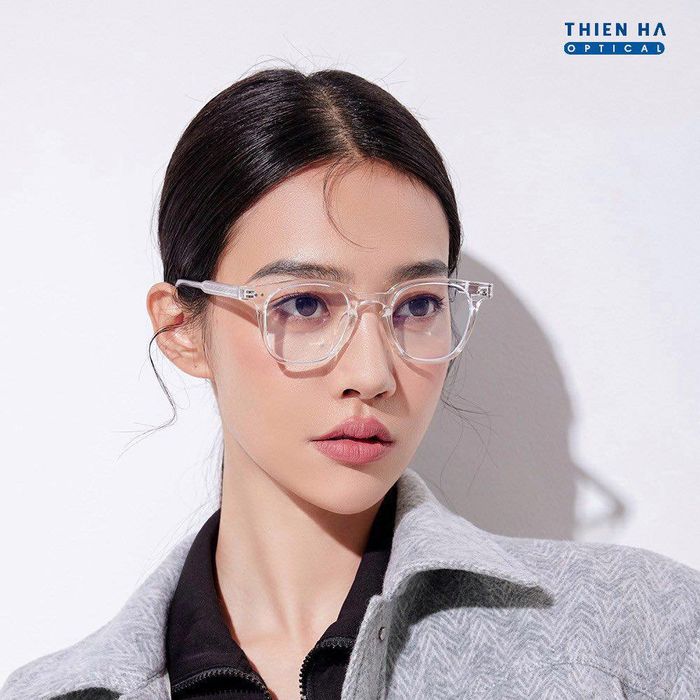 Khám phá vẻ đẹp tinh tế của Kính mắt Thiên Hà qua góc nhìn nghệ thuật trong bức ảnh thứ hai này.