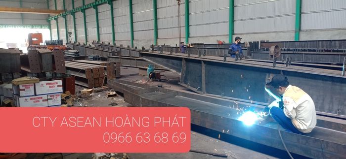 Hình ảnh quy trình sản xuất kết cấu thép hiện đại đạt chuẩn ISO tại nhà máy Asean Hoàng Phát
