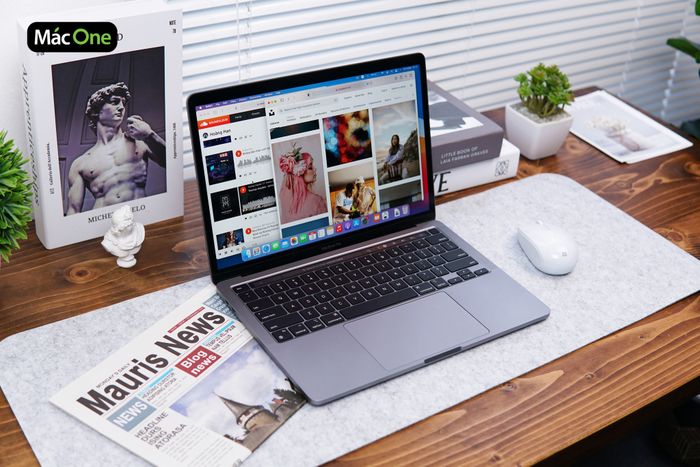 Không gian trưng bày MacBook ấn tượng tại MacOne