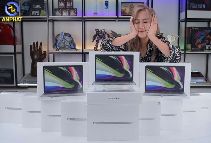 Không gian trưng bày MacBook tại An Phát Computer
