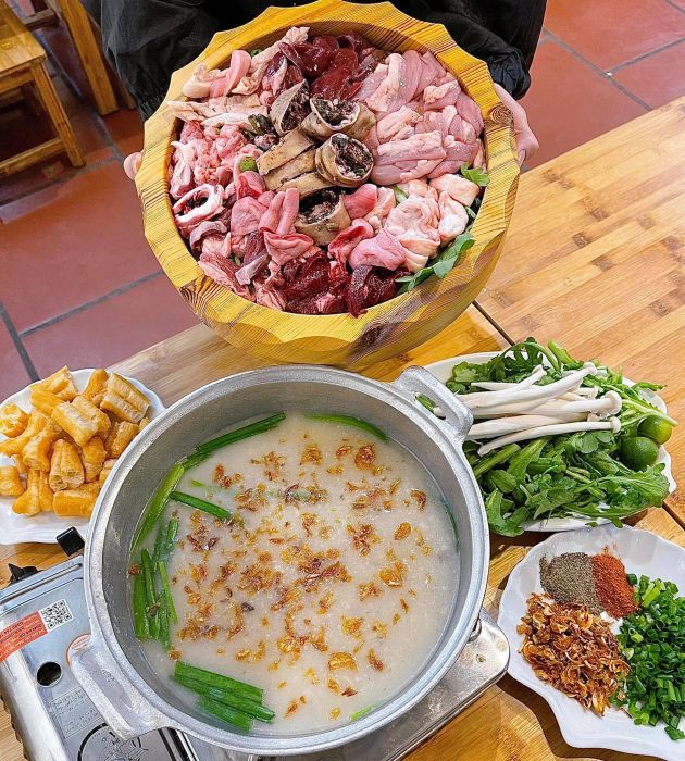Nồi lẩu cháo lòng đặc biệt tại Lòng Quán Yummy