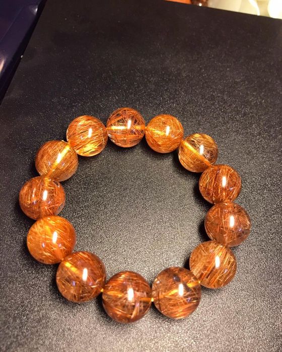 Không gian trưng bày ấn tượng tại Huệ Gems