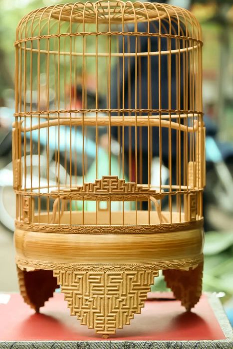 Không gian trưng bày đa dạng lồng chim tại cửa hàng Thúy Tuấn